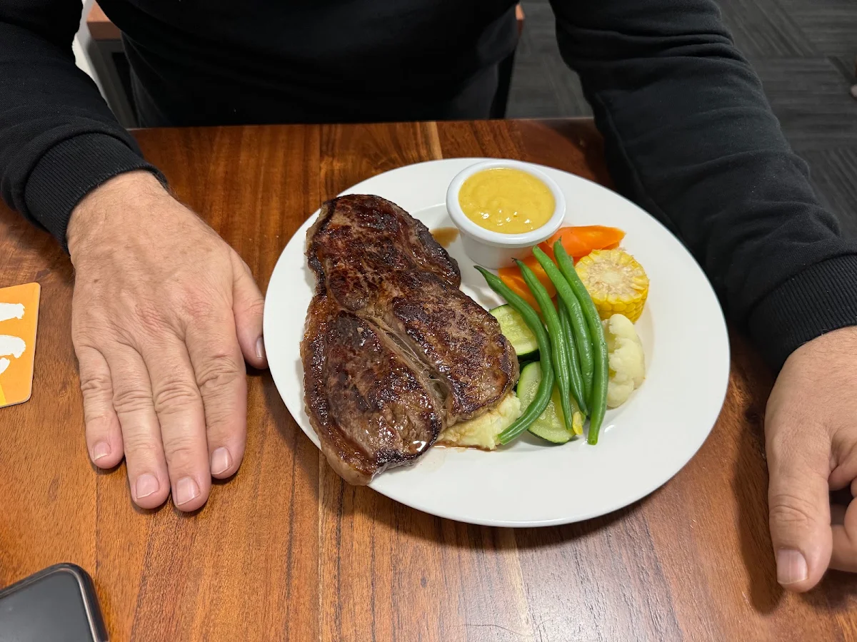 Steak and Vegetable, THE NORTHY BACK O' BOURKE HOTEL