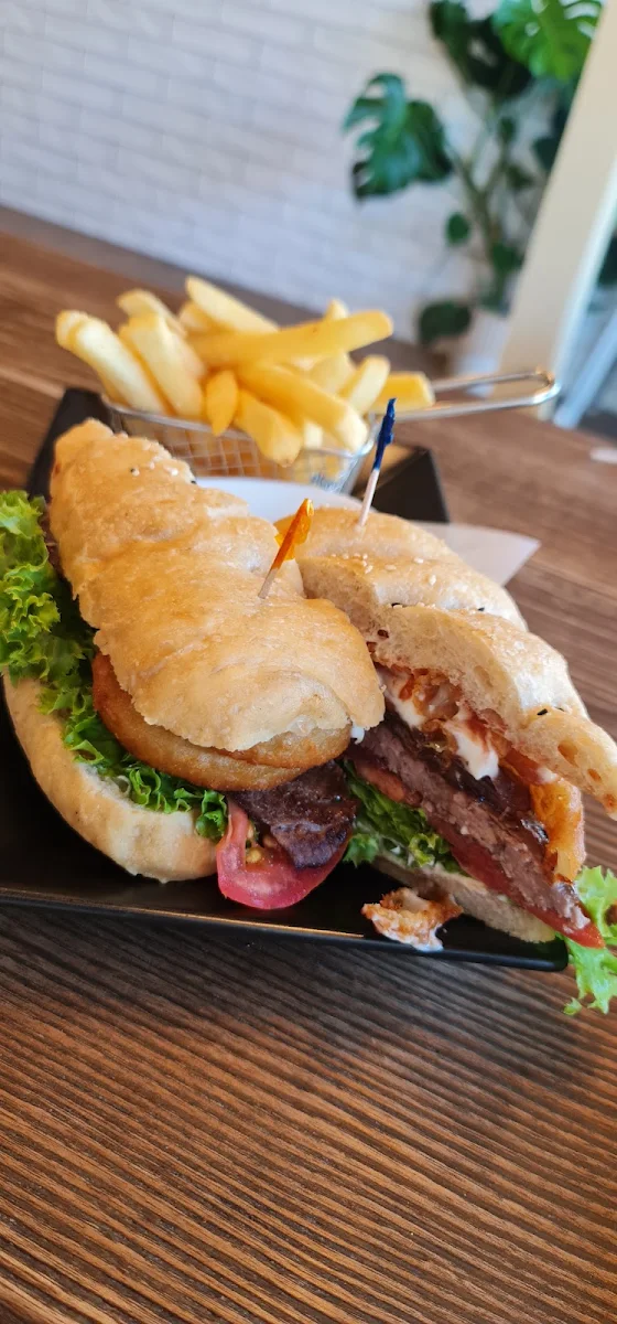 Steak Sandwich N Chips
