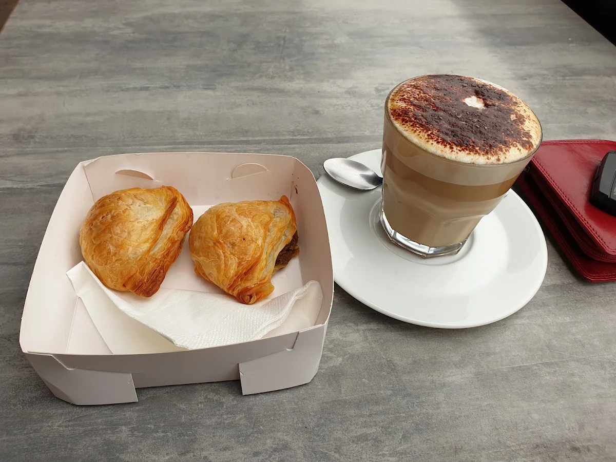 Pastizzi and Cappuccino