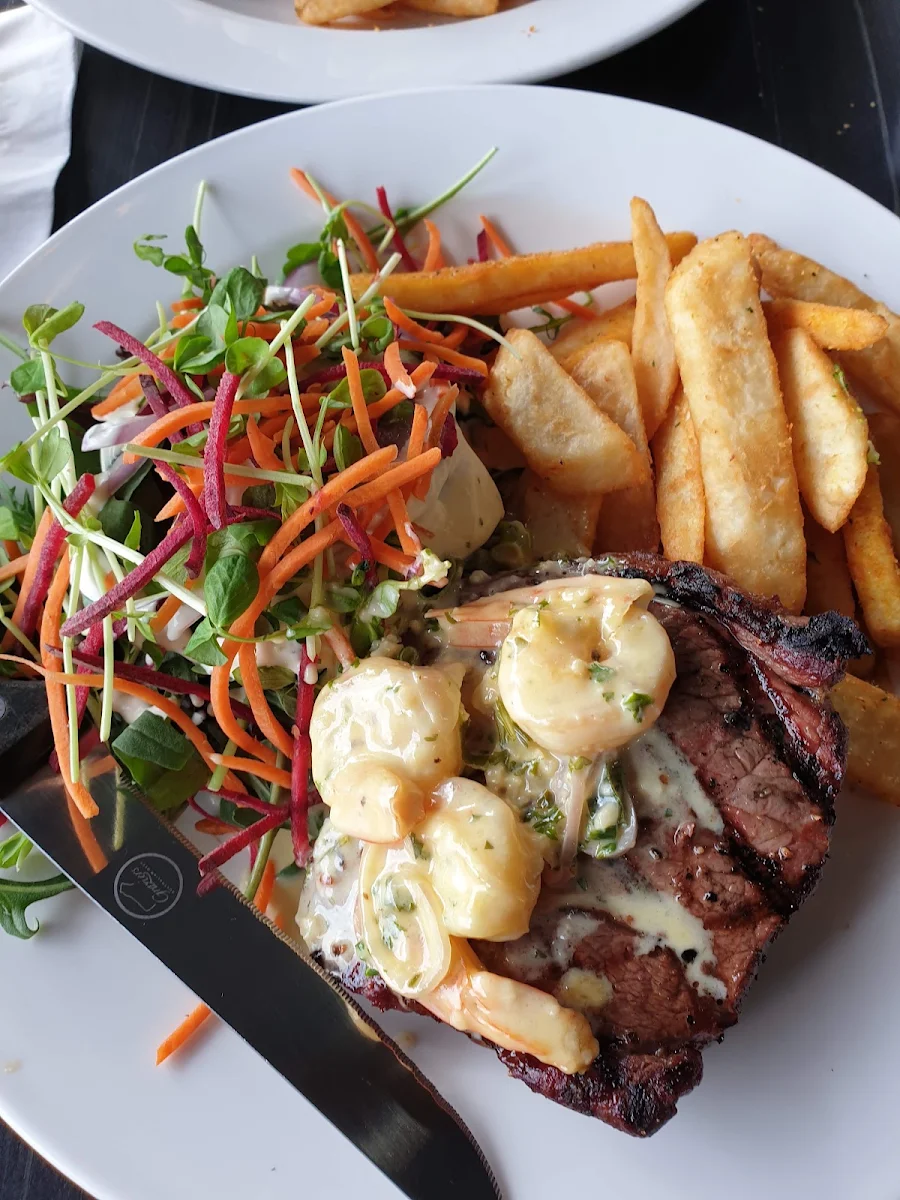 Rump Steak with Garlic Prawns