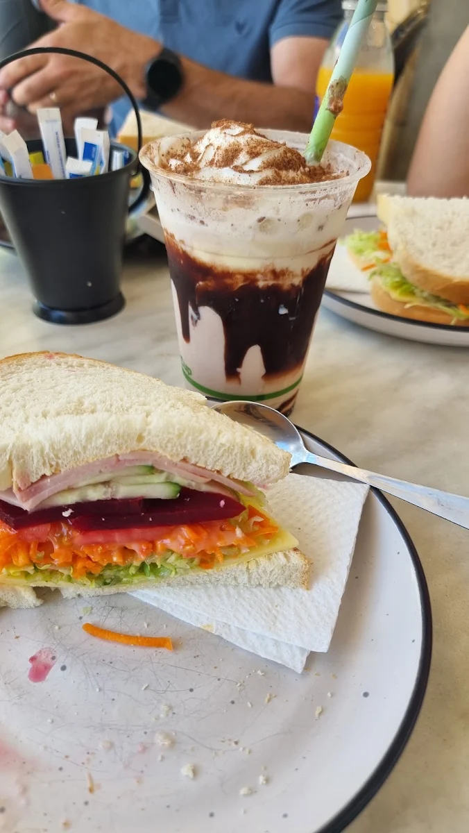 Highlights, Tumut's "Pie in the Sky" Bakery