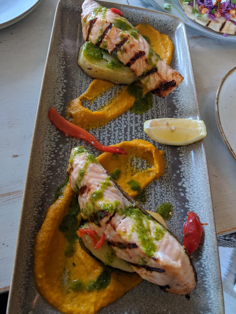 Salmon, Pier Port Melbourne