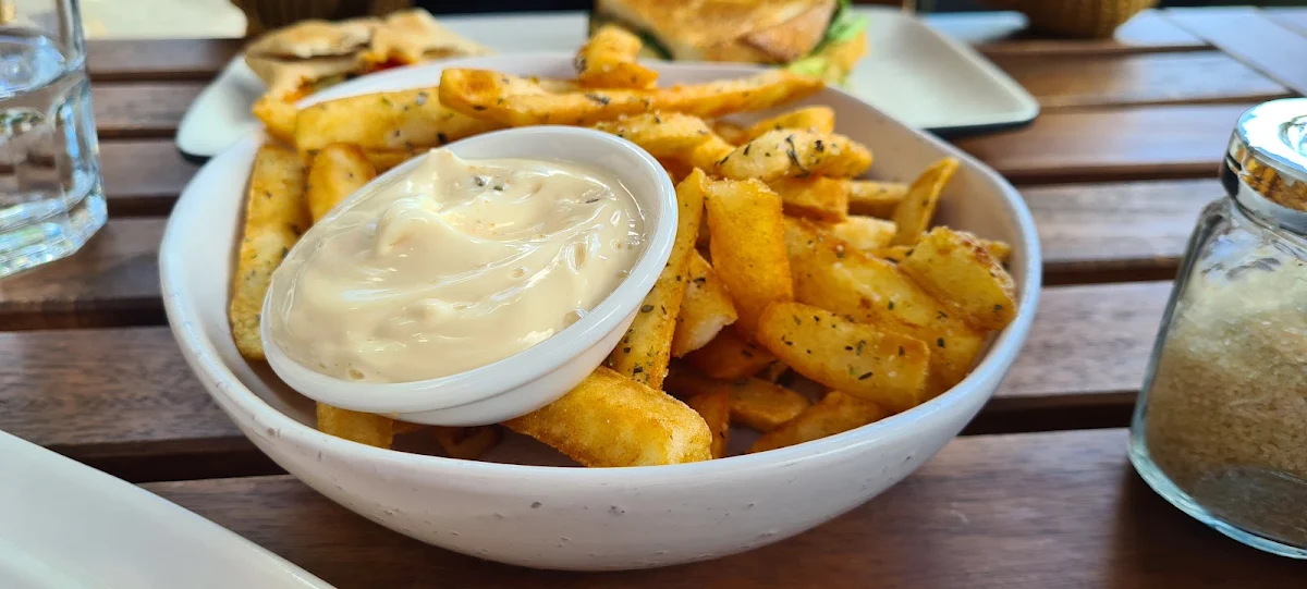 Chips, Ample Cafe & Bar