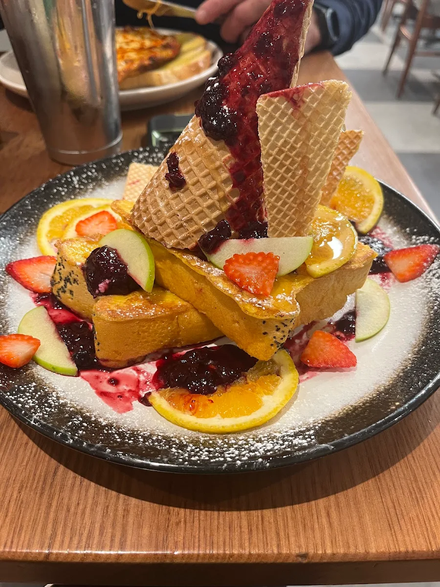 Highlights, Four Seasons Café