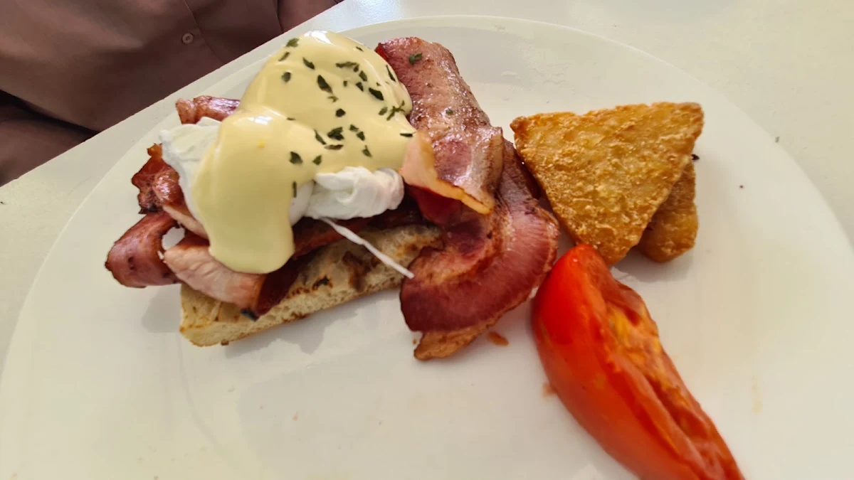 Eggs Benedict with Turkish Bread, CAFE 4 U