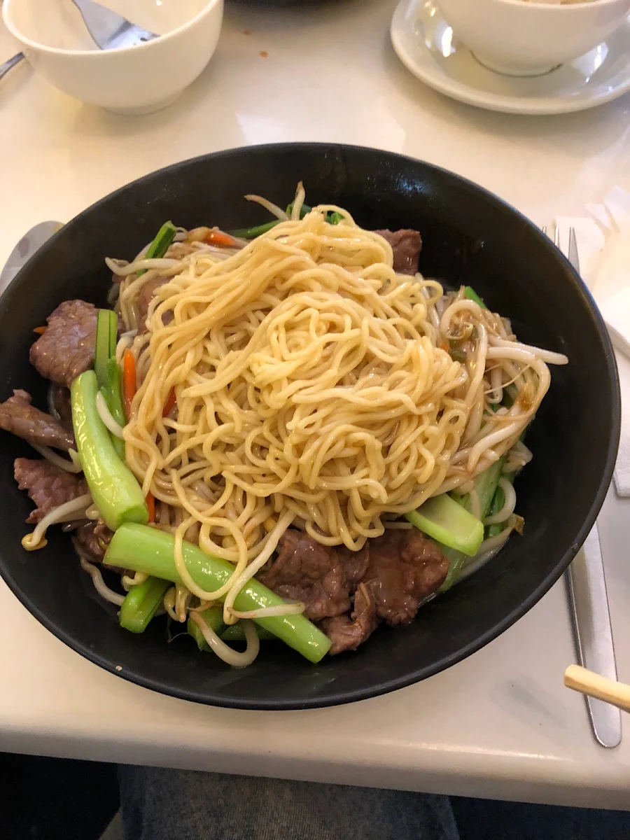 Beef with Deep Fried Noodle