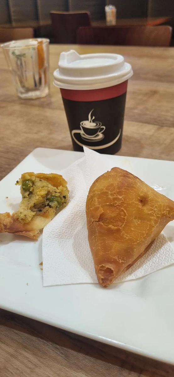 Samosa, Refuge Cafe