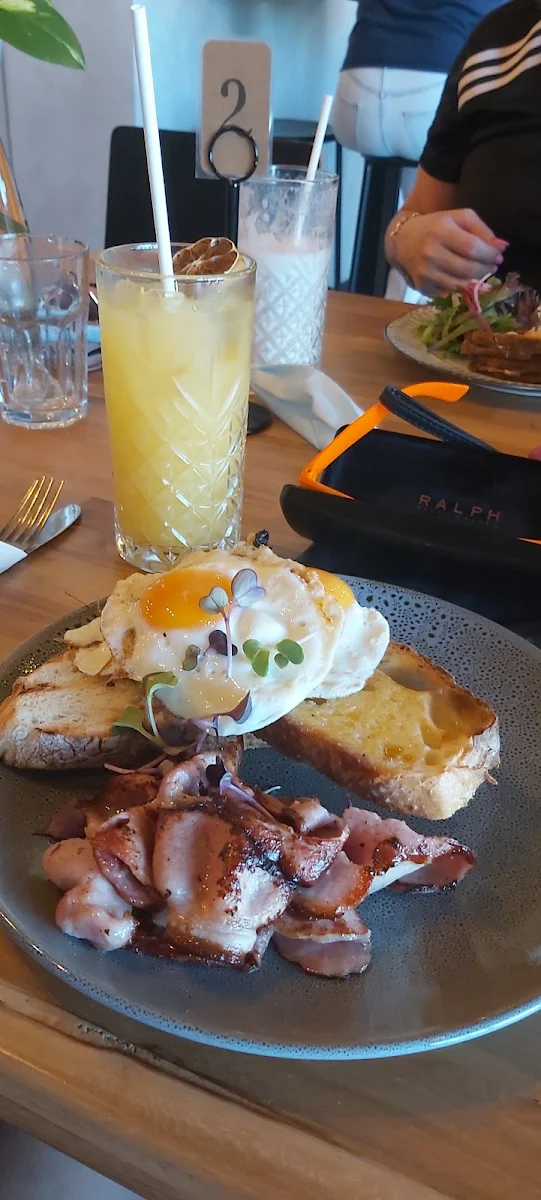 Fried Eggs on Toast Added Bacon