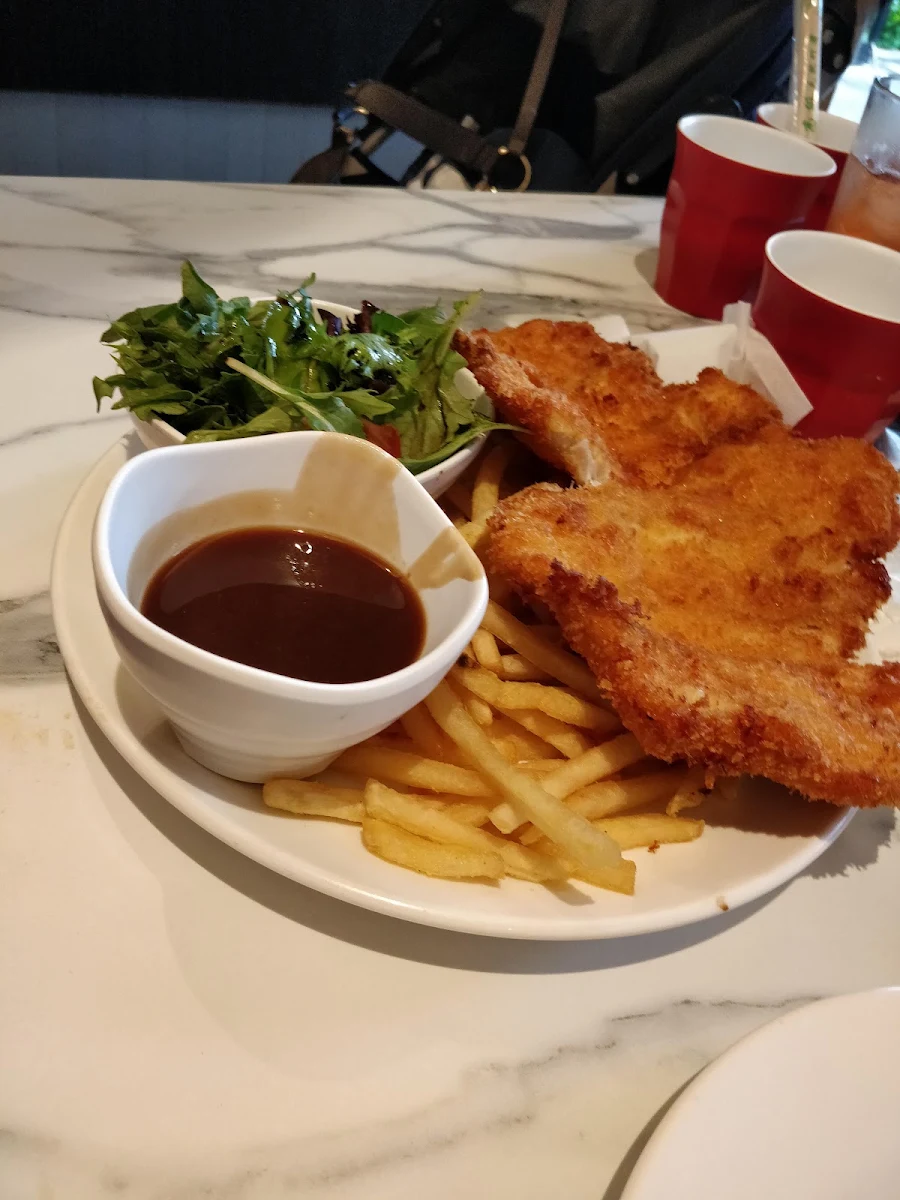 Chicken Schnitzel, Eastwood Hotel