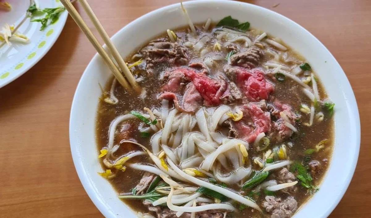 Rare Beef Pho, 2 Foodies Mount Pritchard
