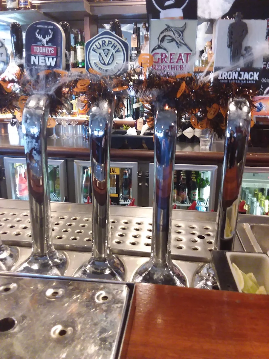 Bar, Alderley Arms Hotel