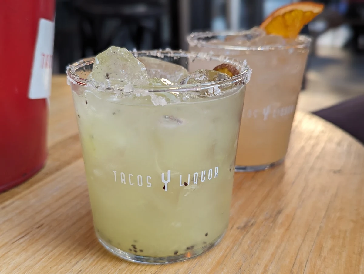 Kiwi Margaritas, Tacos y Liquor