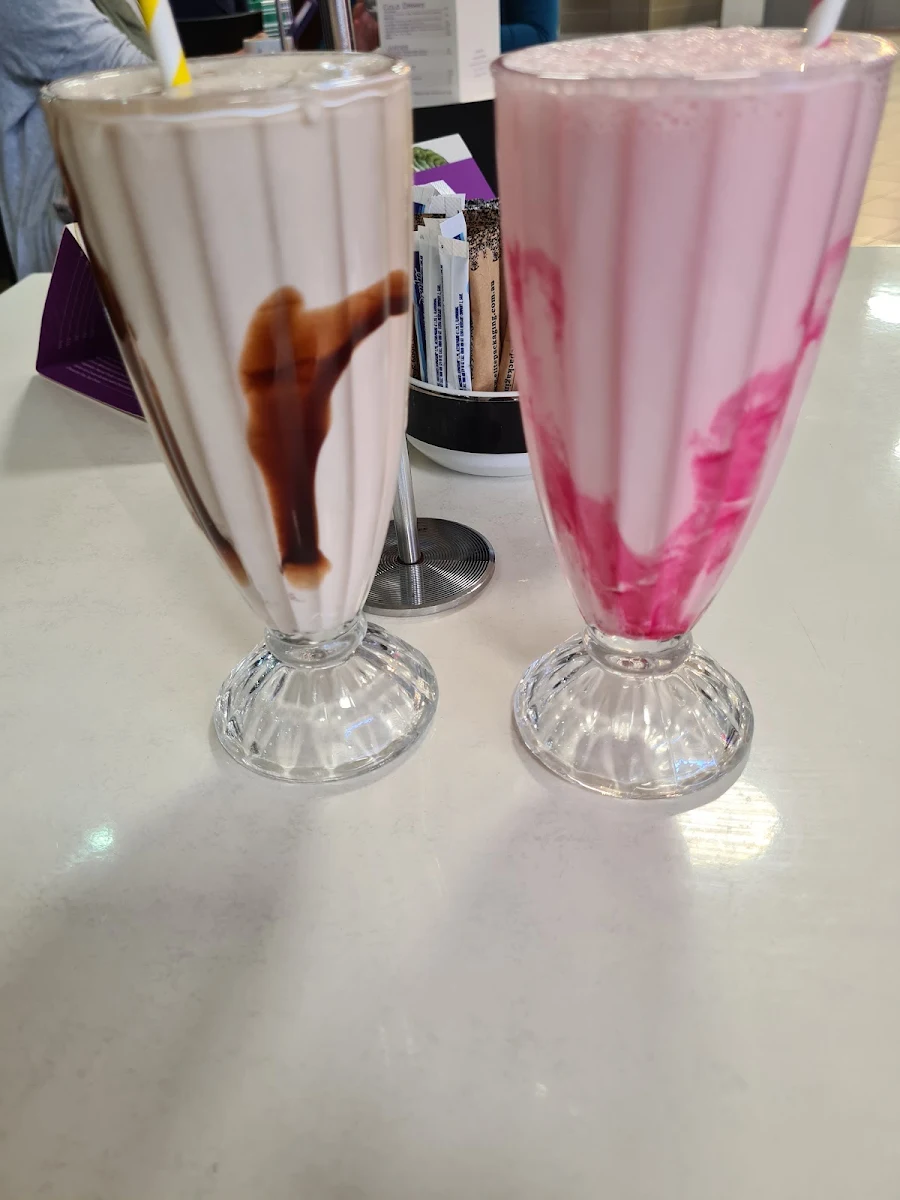 Highlights, Cascades Cafe
