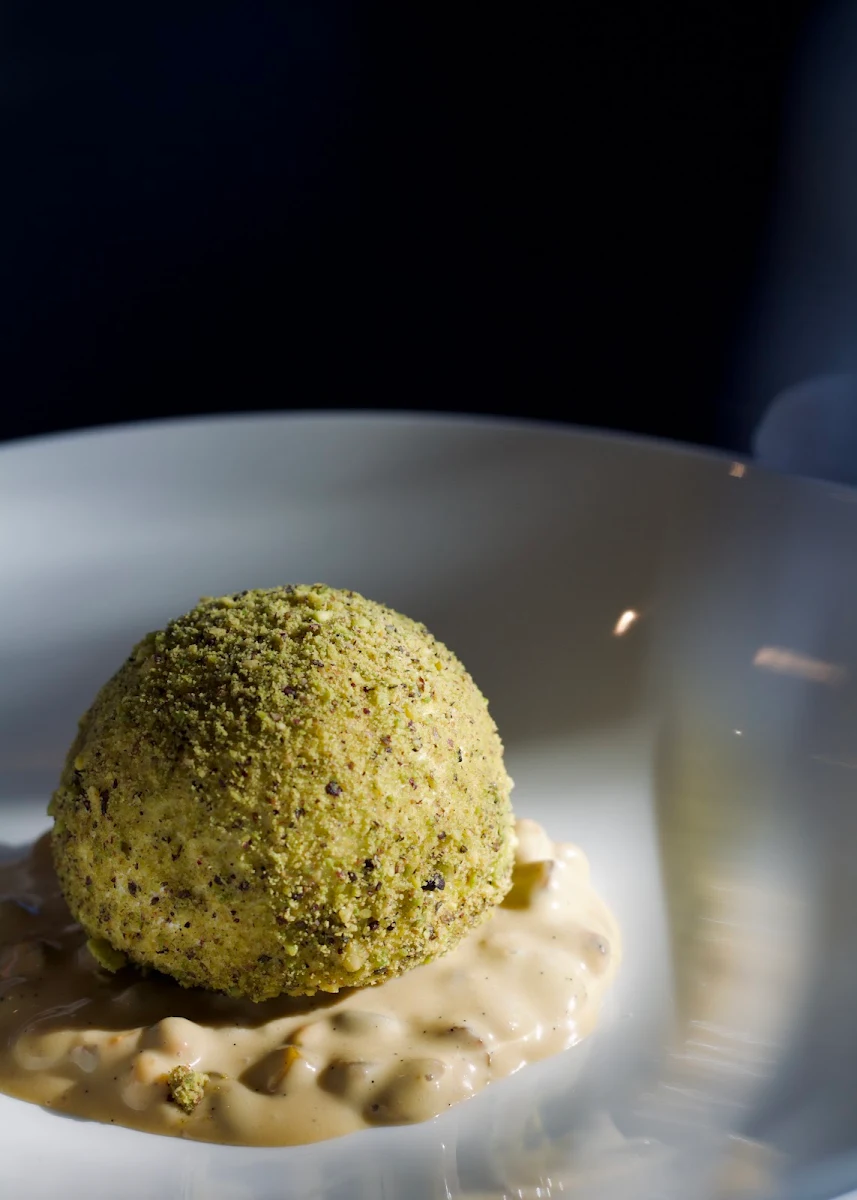 Highlights, Bau Bau Dining