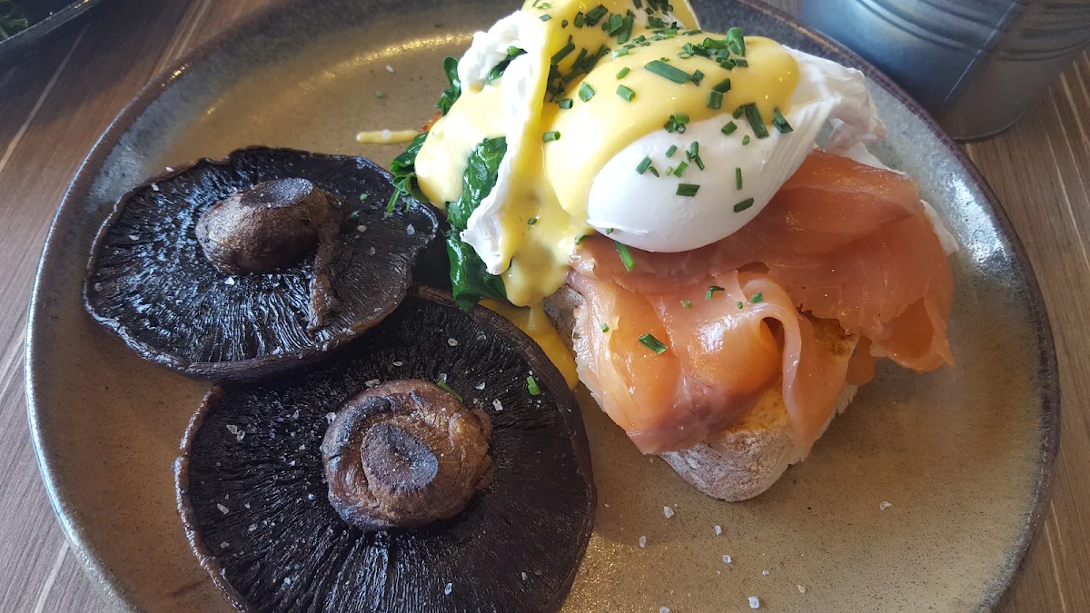 Eggs Benedict, SPILL THE BEANS CAFE