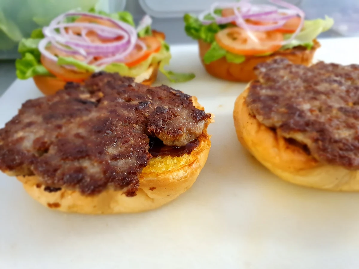 Hamburger, Dash's Takeaway