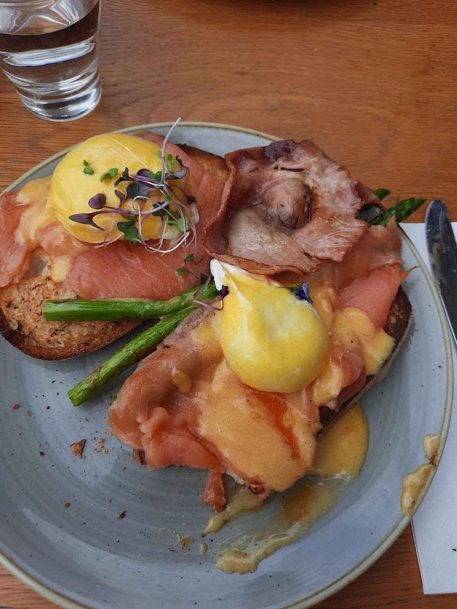 Eggs Benedict