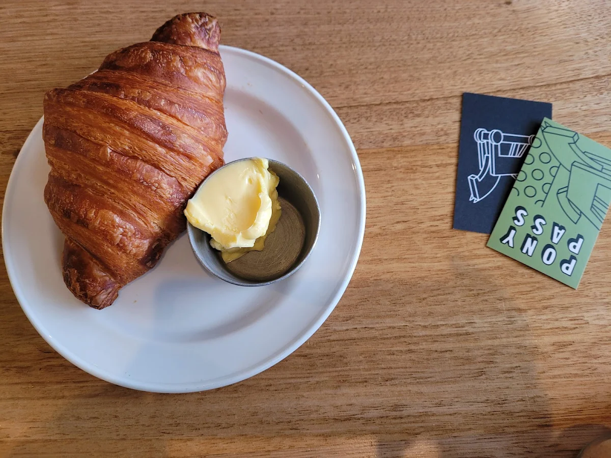 Croissant, Room For A Pony