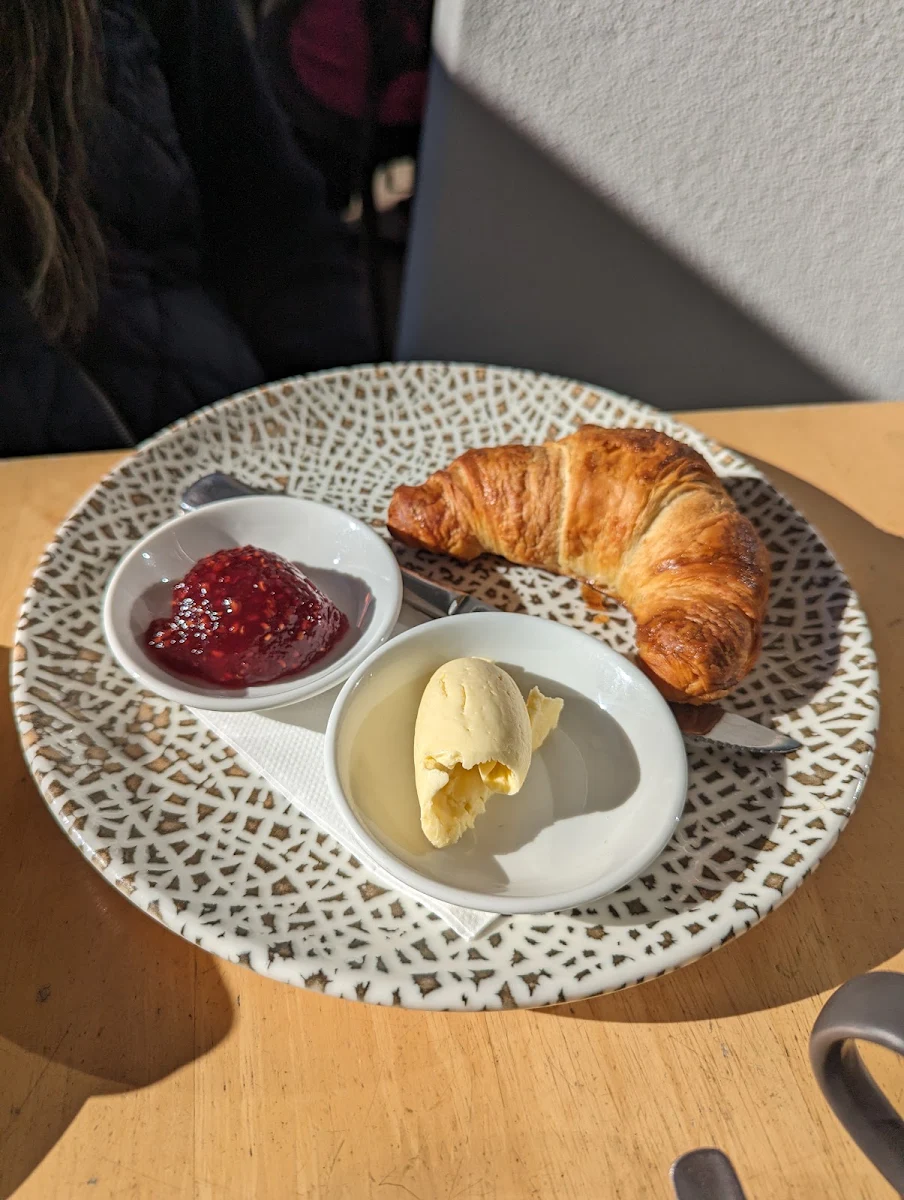 Croissant, Elliott's Bistro