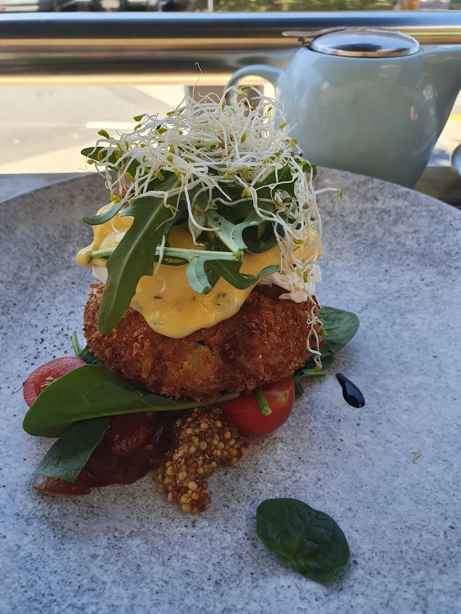 Eggs Benedict, Elliott's Bistro