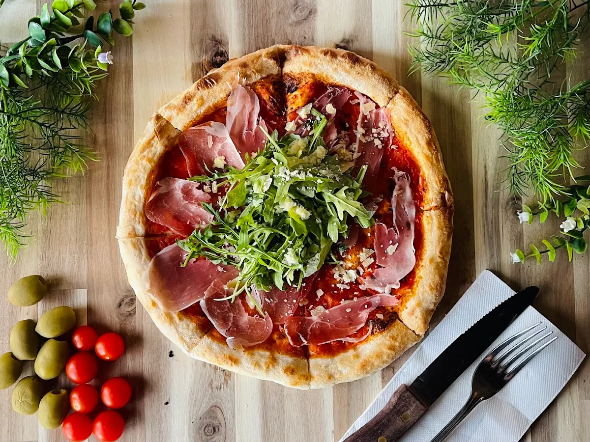 Prosciutto, Locali Pizzeria
