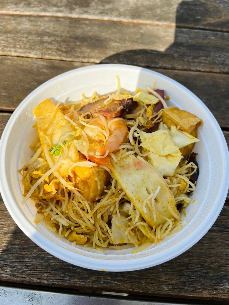 Singapore Fried Noodles Seafood & Pork