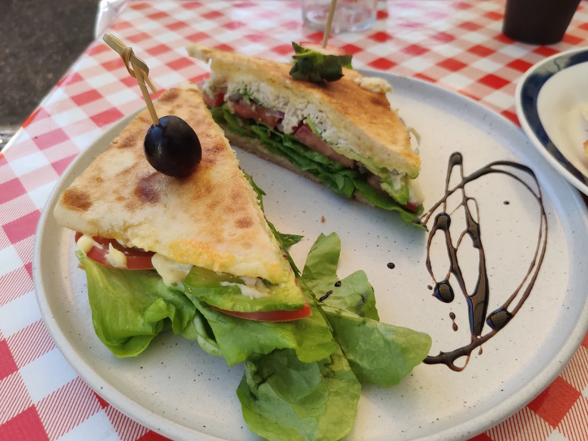Highlights, Cafe Luna's Ray