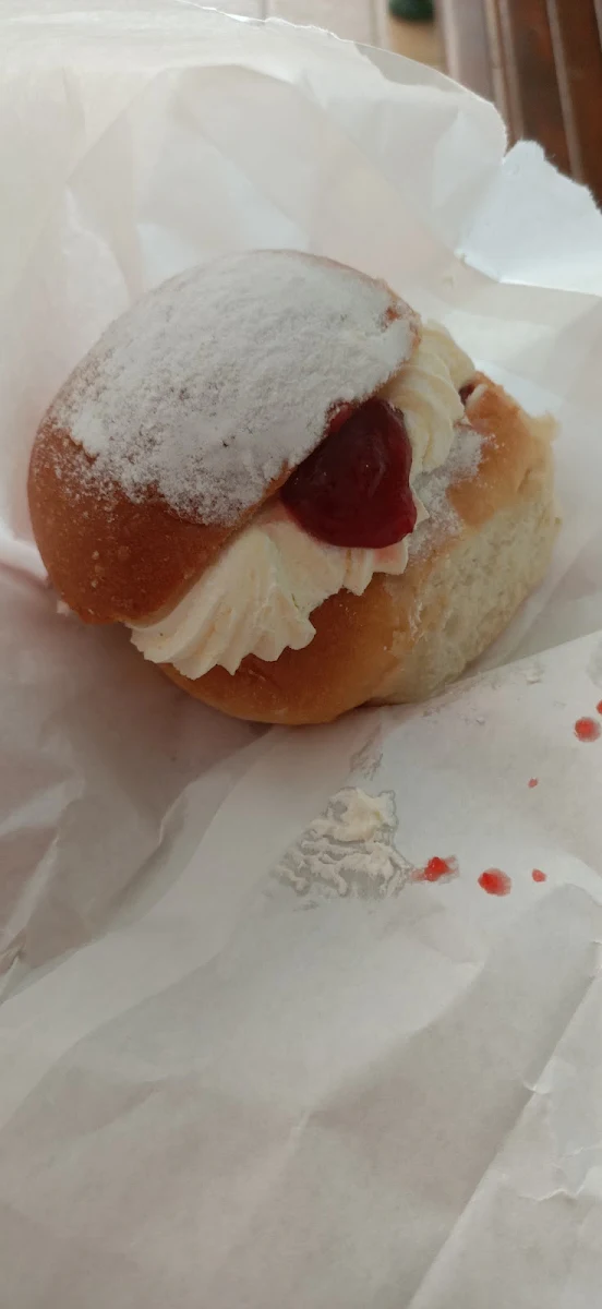 Highlights, La De Da Bakery/Cafe