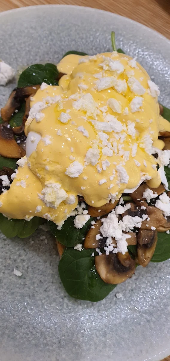 Eggs Benedict, Degani Forest Hill