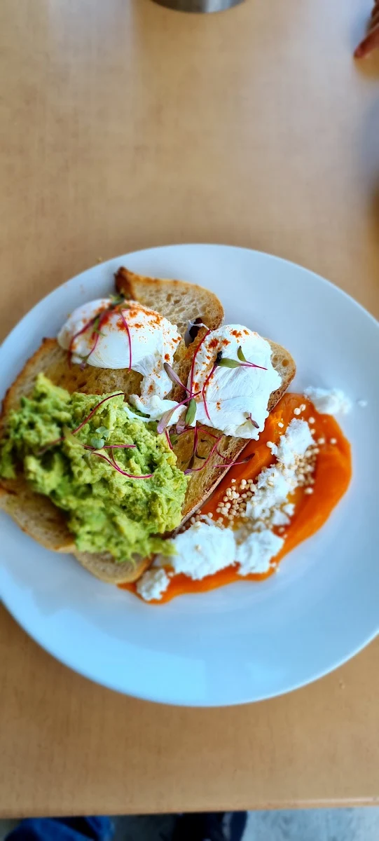 Smashed Avo, Caldermeade Farm & Cafe