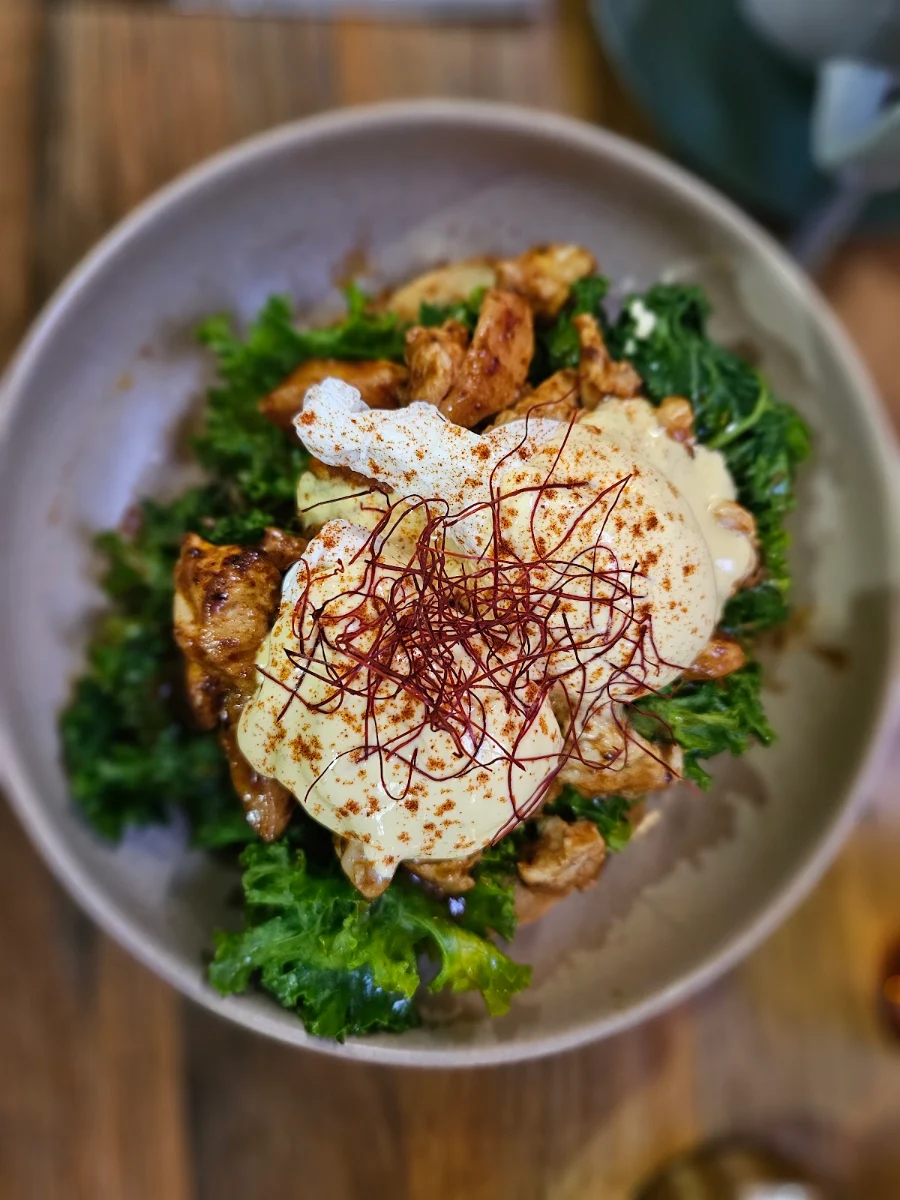 Chicken Rendang Benedict