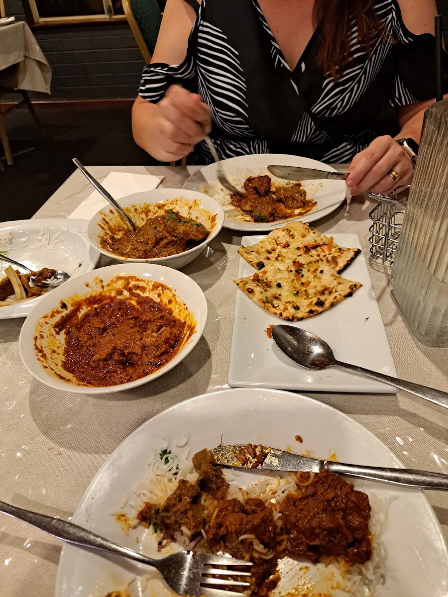 Lamb Vindaloo Goat Curry & Garlic Chilly Naan