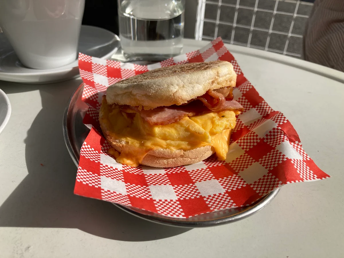 Brekky Muffin, Little Quarter