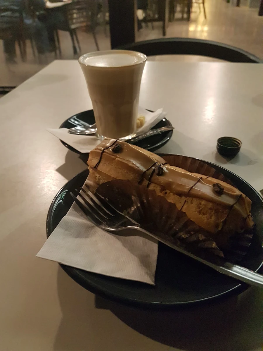 Coffee Eclair, Cafe Verde Pizzeria