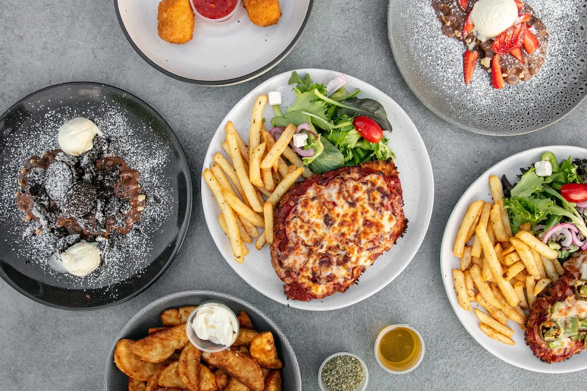 Highlights, Amici Pizza & Burgers