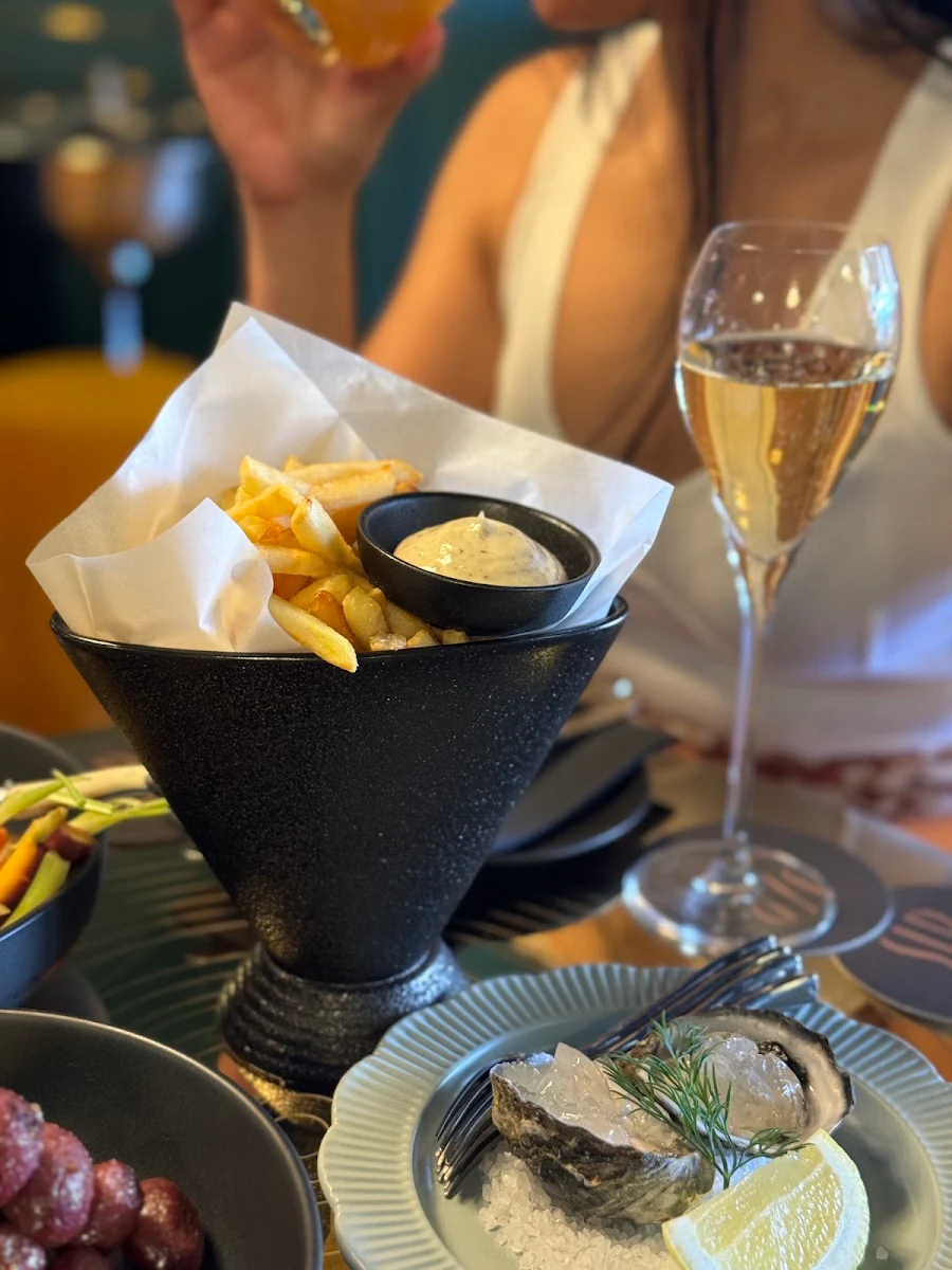 Highlights, SIP Champagne Bar