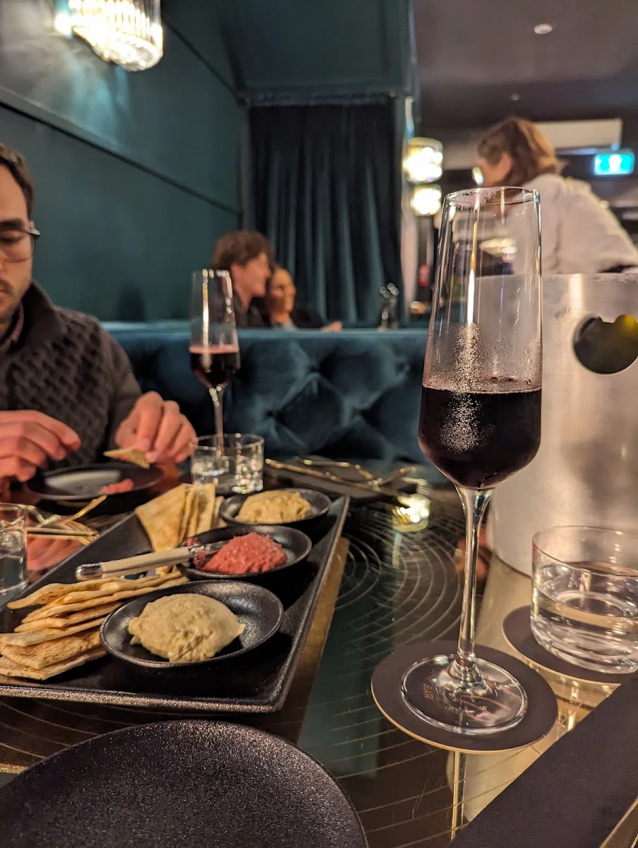 Highlights, SIP Champagne Bar