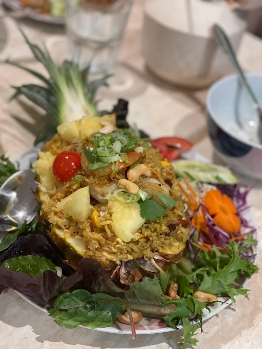 pineapple fried rice ข้าวผัดสับปะรด