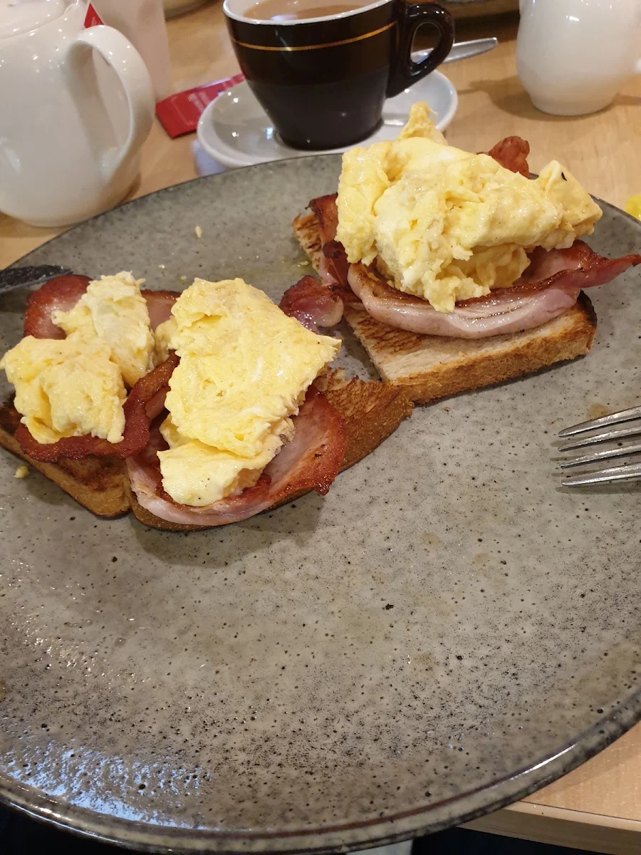 Eggs and Bacon, Lil Kitch