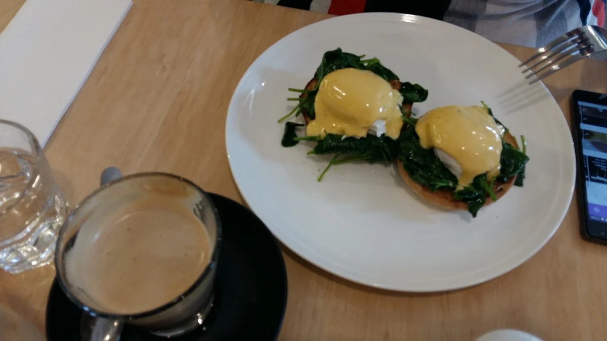 Eggs Florentine, Lil Kitch