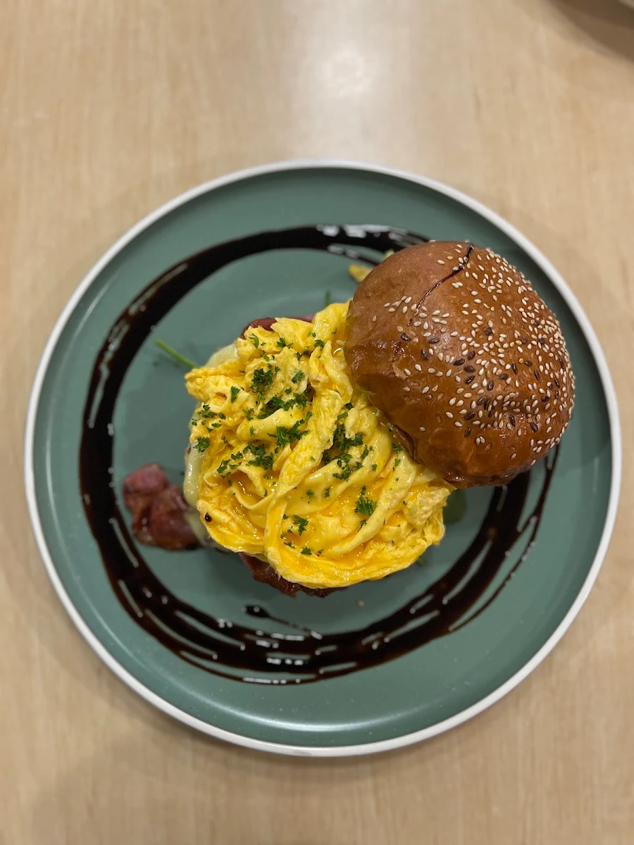 Eggs Maison, Lil Kitch