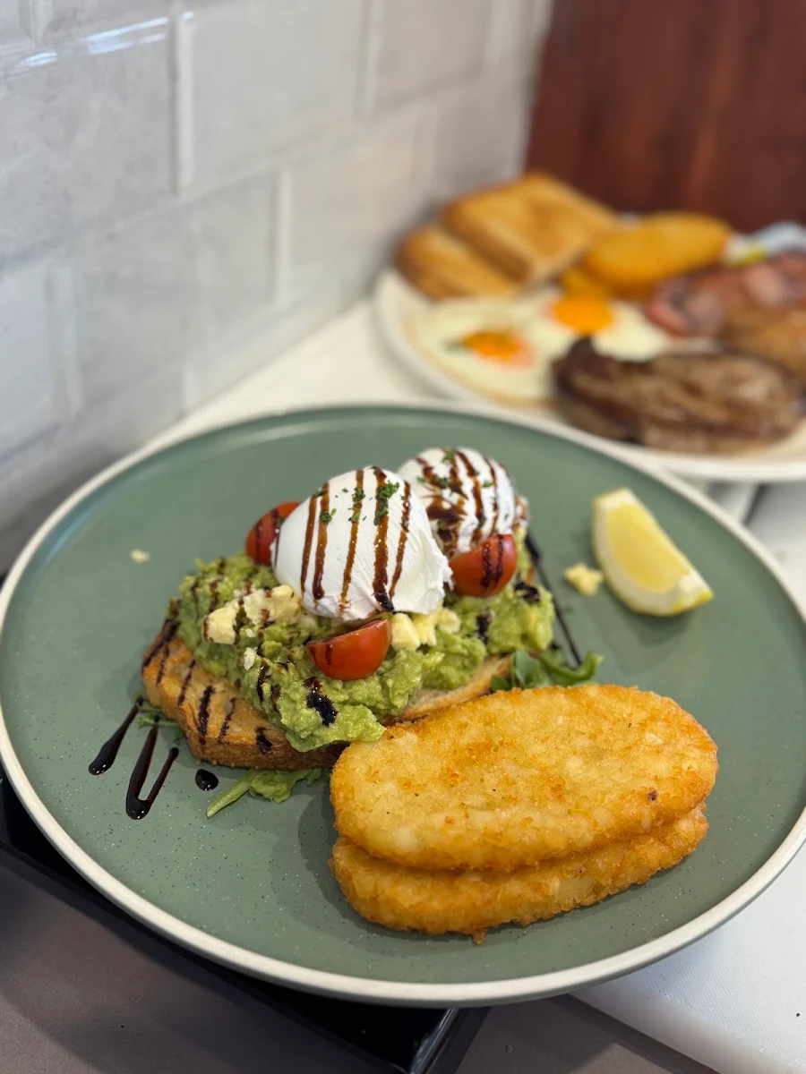 Smashed Avo, Lil Kitch