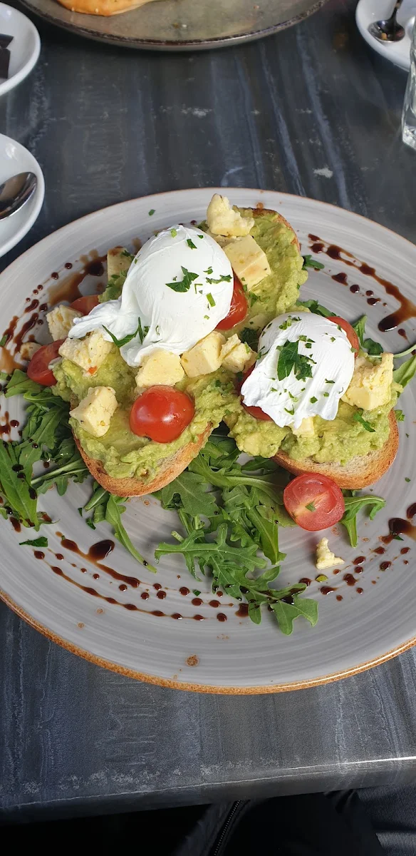 Smashed Avocado Toast, Lil Kitch