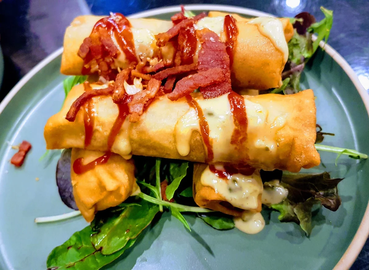 Cheeseburger Spring Roll, Valet