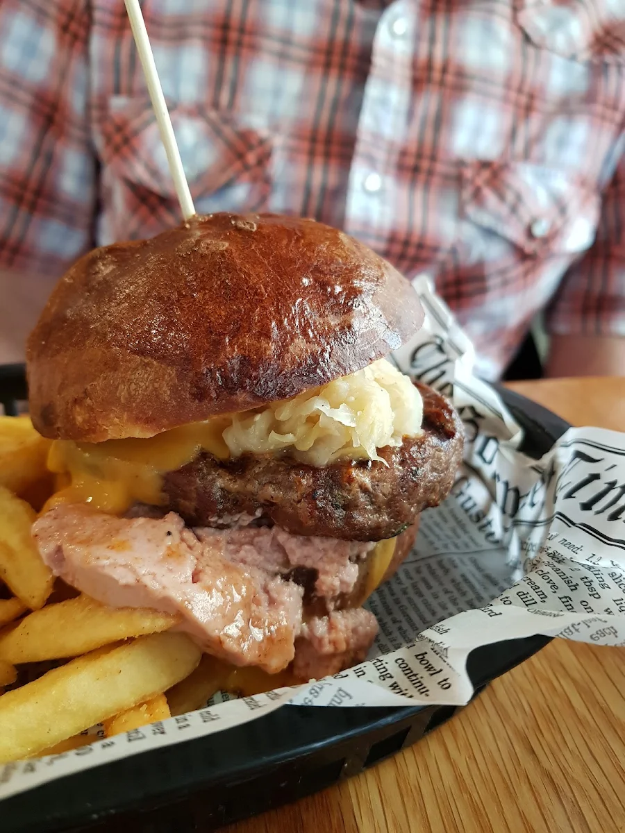 Burger, Brisbane Brewing Co. Woolloongabba