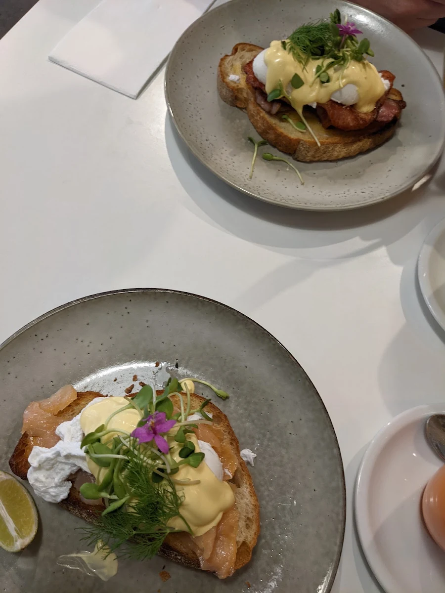 Eggs Benedict, Dunes Cafe