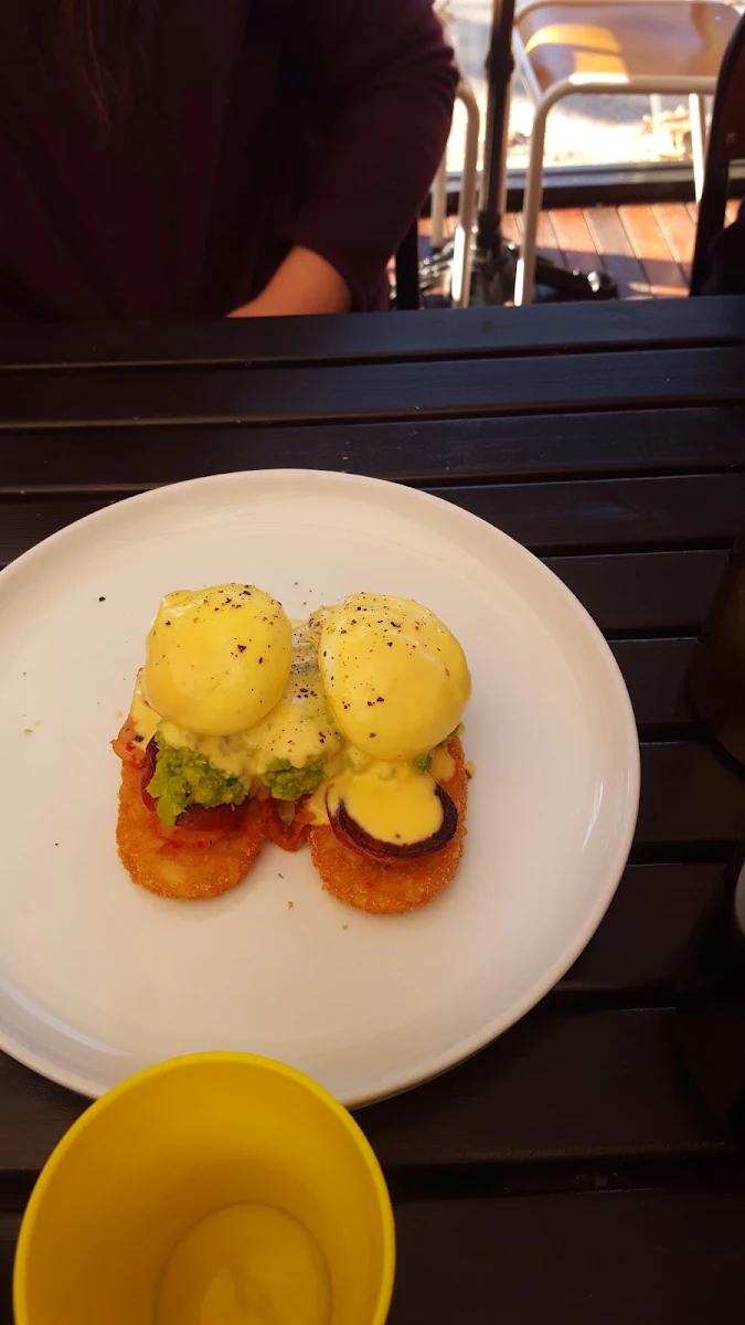 Sriracha Eggs Benedict