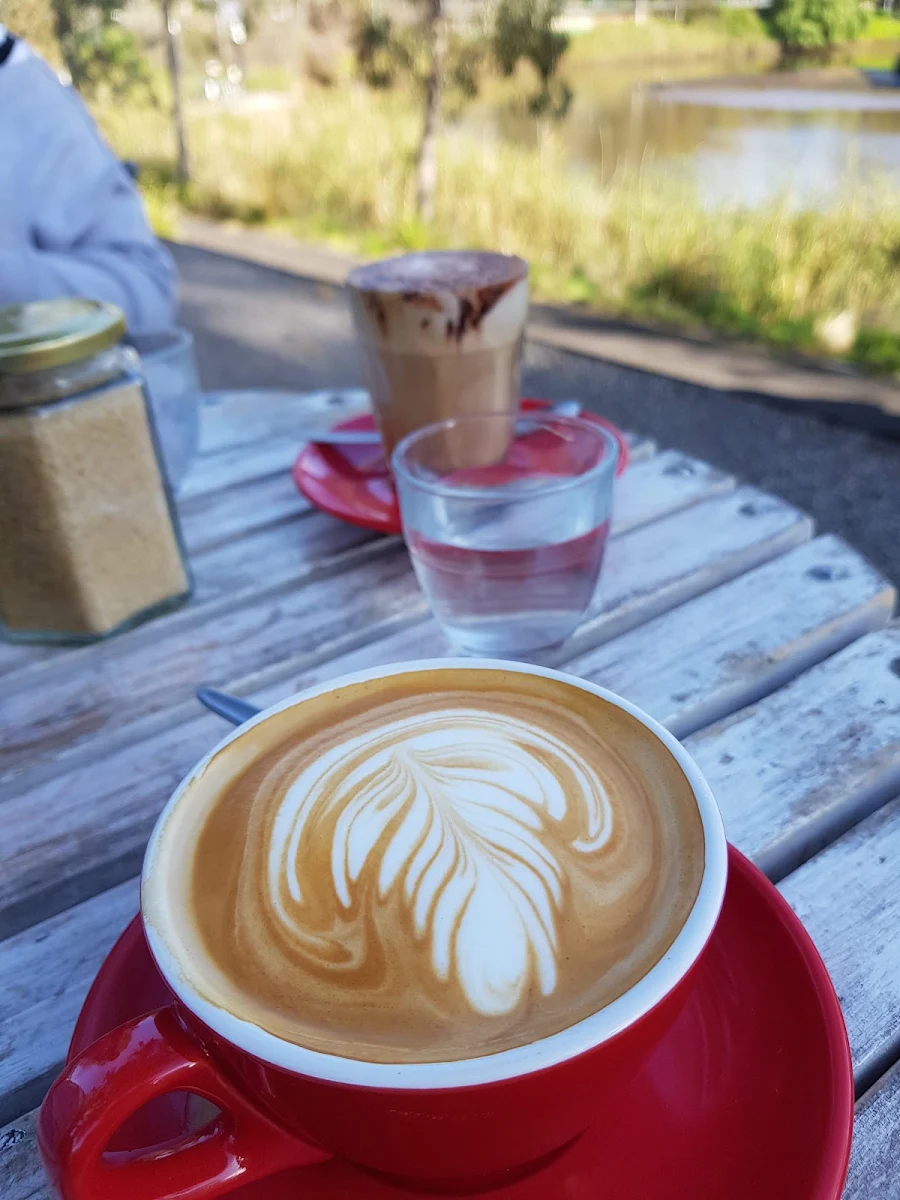 Flat White, Kanteen