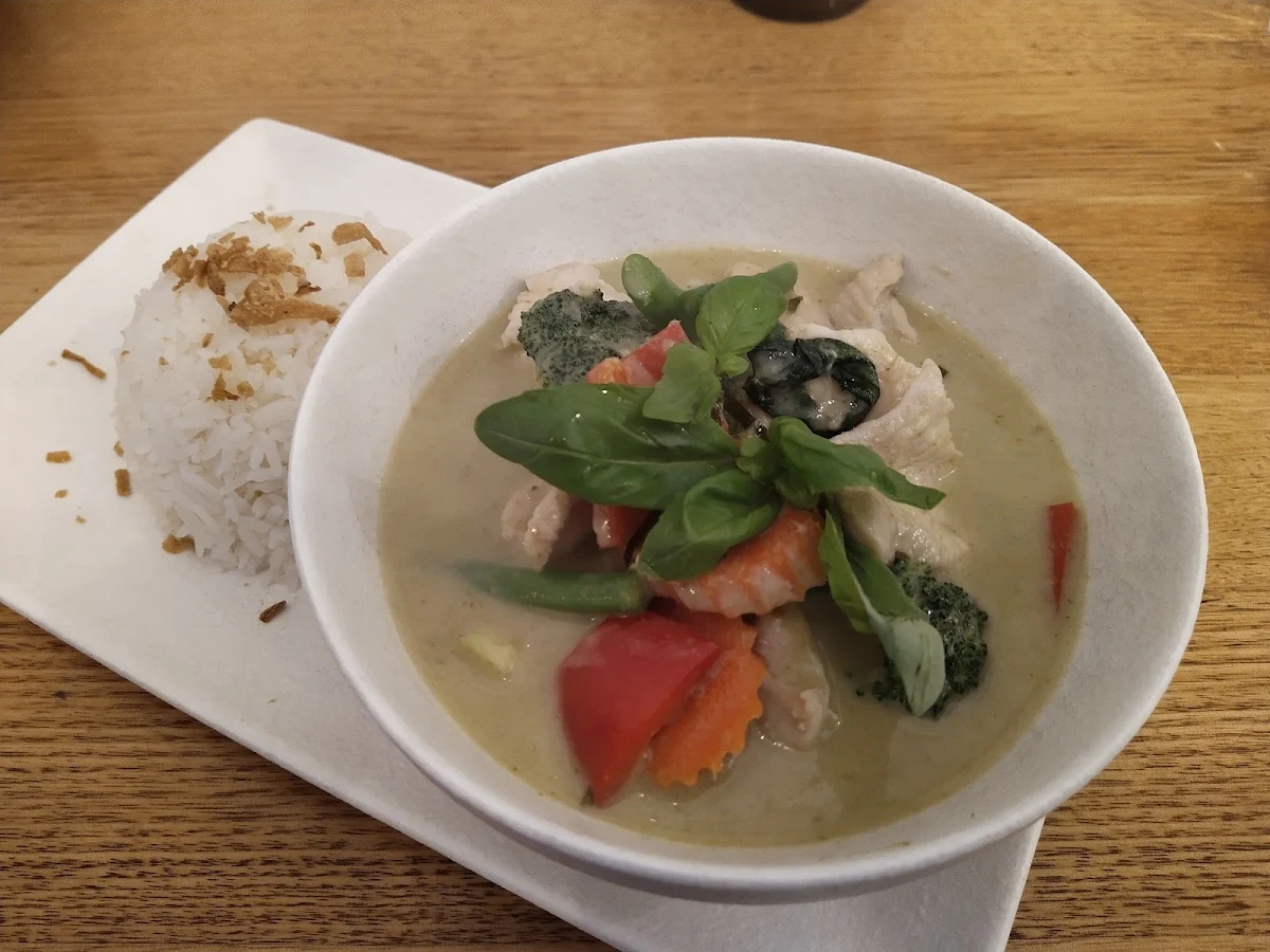 Green Curry with Broccoli Carrot Cucumber and Boiled Egg Served with Steamed Rice