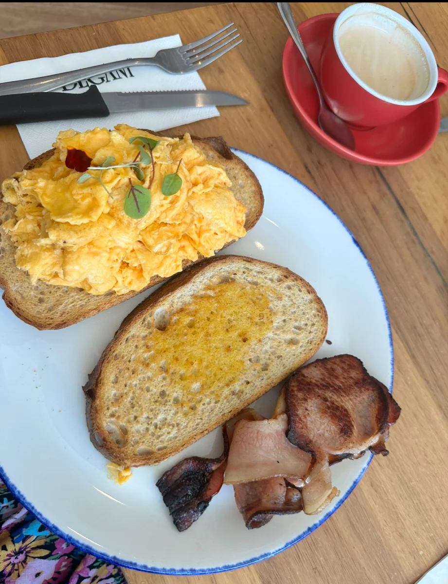 Scrambled Eggs Toast